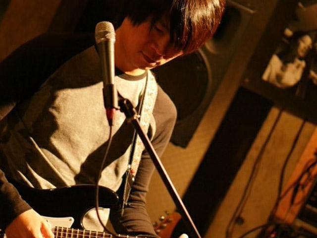 ギタリスト東隆平氏によるShin’s Music限定モデルのデモ演