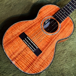 Kamaka HF-3D2I Tenor Deluxe 【2024年製】【ピックアップ搭載】