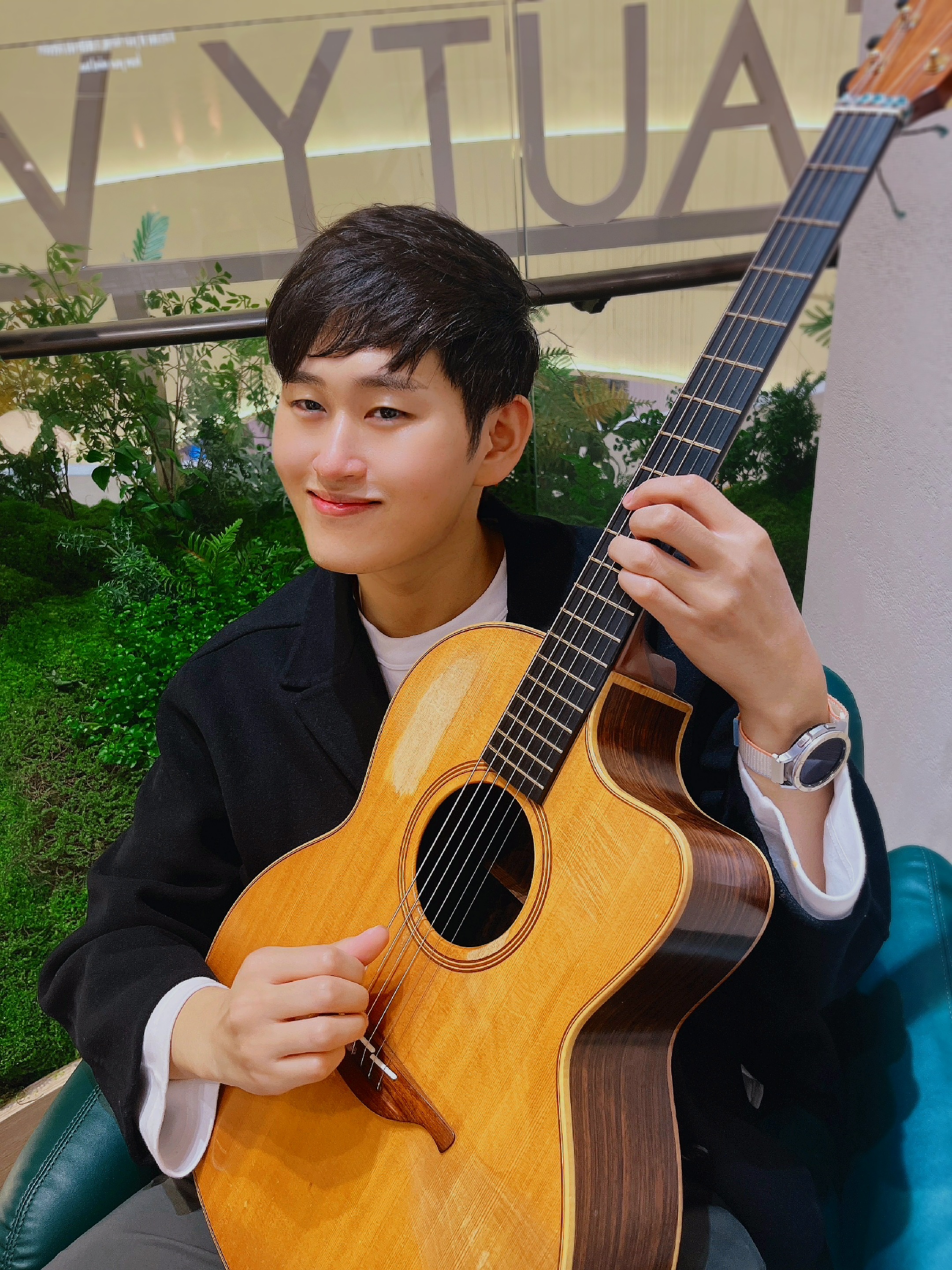 Eunho Yoo / Wonjoo Yang