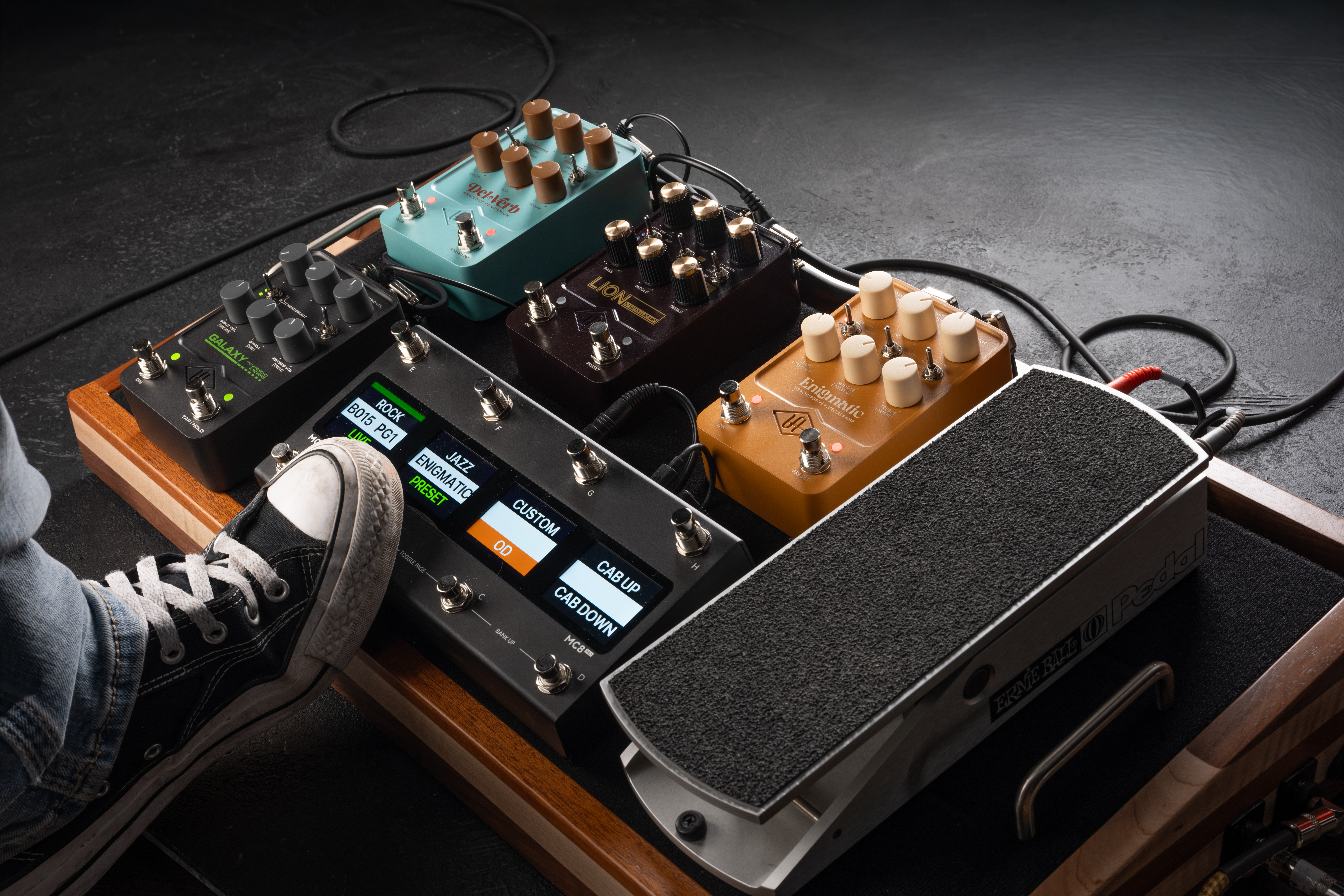 ライブでUniversal Audio UAFXをマルチ・エフェクターのように自在にコントロール！ byフックアップ