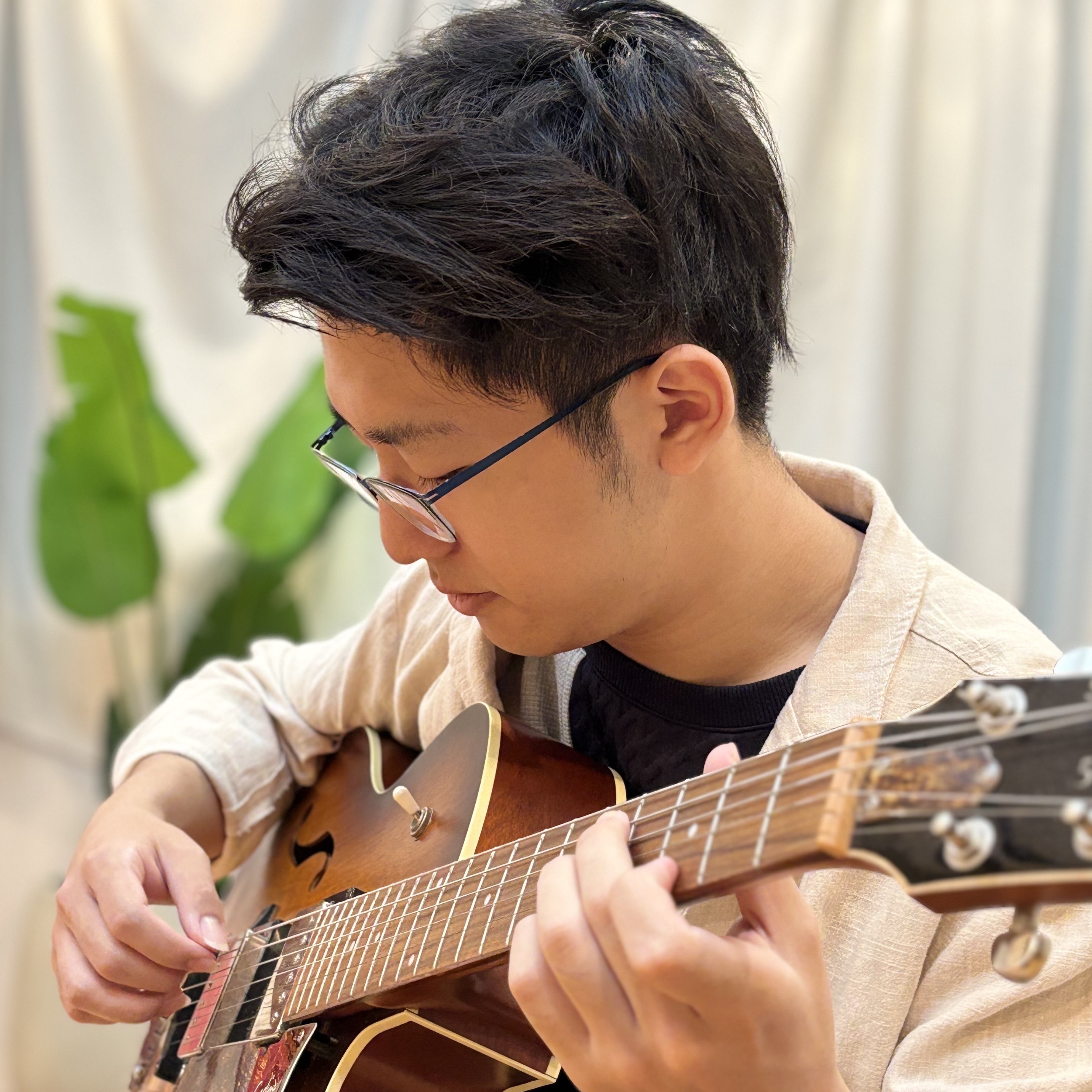 西村ケント氏によるGodin Guitars 5th Avenue弾き比べ