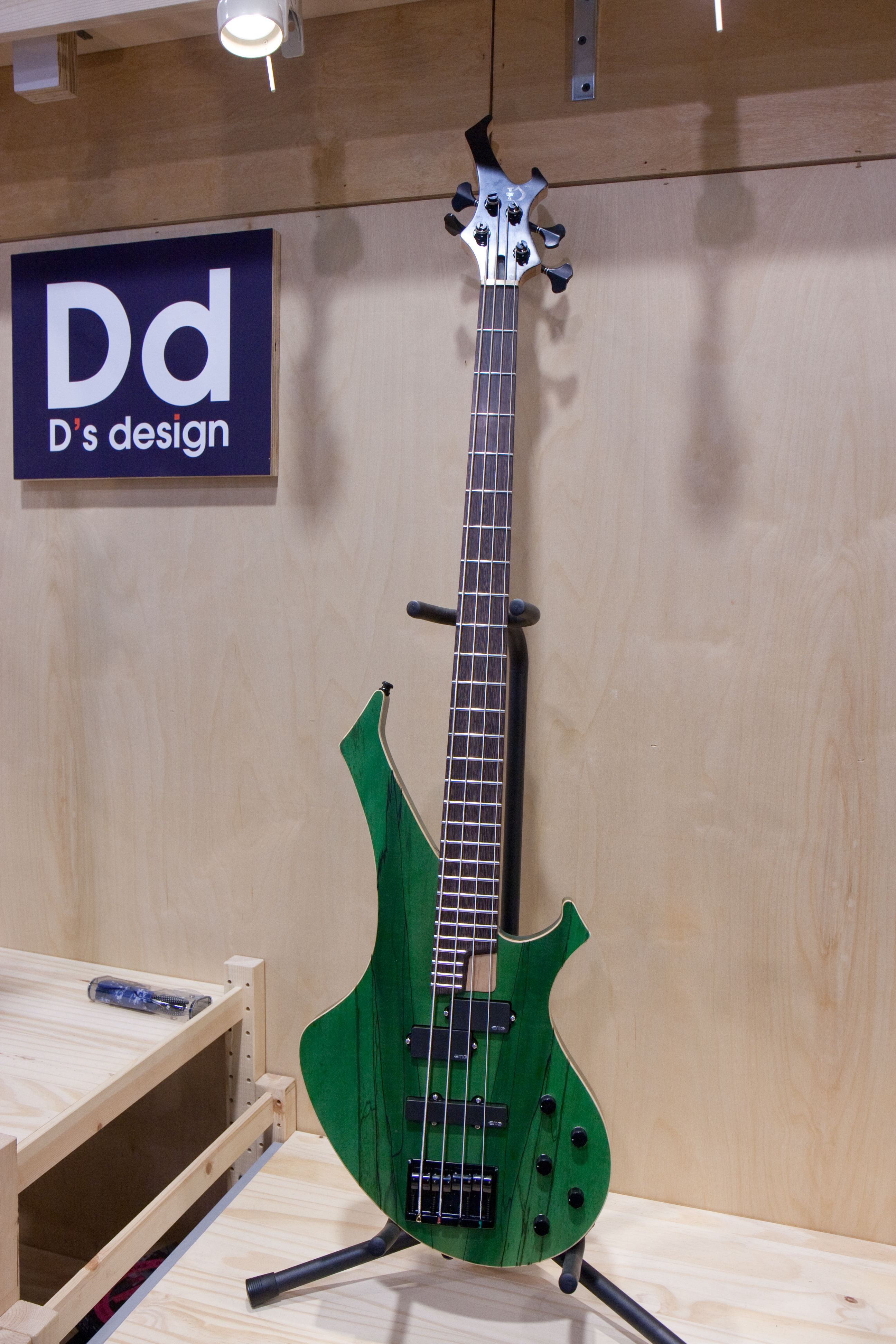 D’s design DB-1 ”Insect Bass”